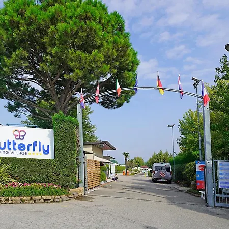 مكان تخييم Butterfly Village